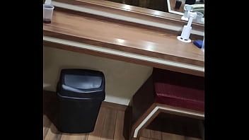 Teman Otaku Ku Yang Cosplay Mitsuri Jadi Panas Usai Konvensi Bagian