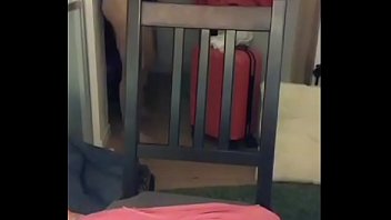 Gadis Manis Mengelus-elus Memek Saat Live