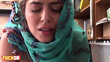 Gadis Arab Menggila Dengan Gaya Doggy Yang Menggairahkan