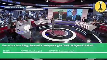 Cumbiero En Vivo Se Coge A Un Par De Zurdos