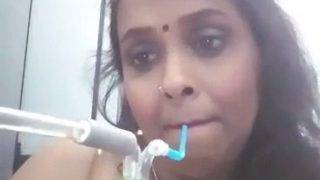 Desi Bhabhi Telanjang Nikmati Sesi Hookah Yang Menggoda