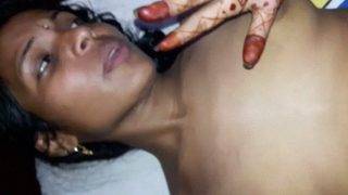 Desi Gadis Dengan Henna Di Tangan, Siap Dipuaskan