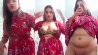 Gadis Seksi Menggoda Pacarnya Dengan Memperlihatkan Payudara Dan Bokongnya