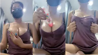 Remas Payudara Sambil Menggesek-gesek