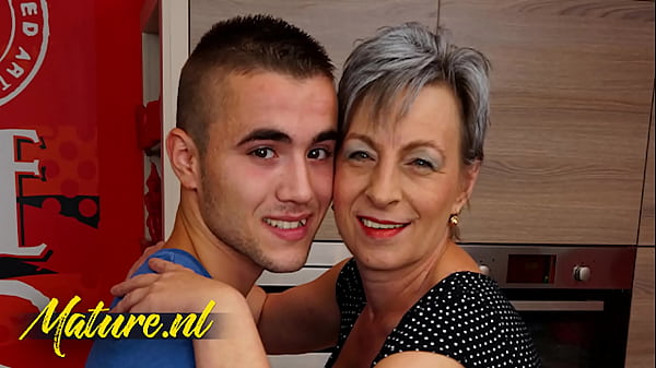 Pacar Tiri Yang Selalu Bisa Membuat Ibu Tirinya Bahagia Dan Bergairah!