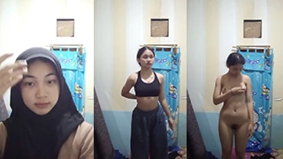 Abg Berjilbab Telanjang Pamer Tubuh Seksi