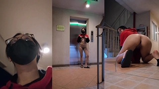 Gadis Tiktok Seksi Menggoda Di Lorong Apartemen