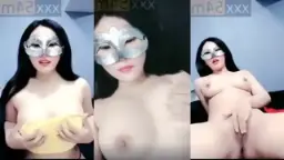 Jena Yasmin Tampil Live, Remas Payudara Menggoda