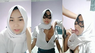 Jeslyn Cantik Berjilbab, Siswi Sma Mulus Yang Lagi Mesra Bareng Pacar Di Live