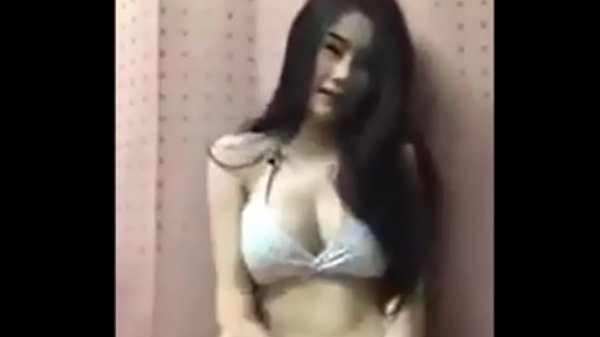Asiática Menggoda Dengan Gerakan Hot Di Live Stream Facebook