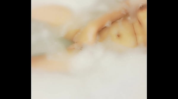 Filipina Manis Ketahuan Lagi Asyik Sendiri Di Bak Mandi