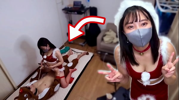 Saat Natal, Pacarku Yang Berdandan Seperti Santa Meminta Dikeluarkan Di Dalam Sambil Digiring Dengan Tali Dan Naik Di Atasku