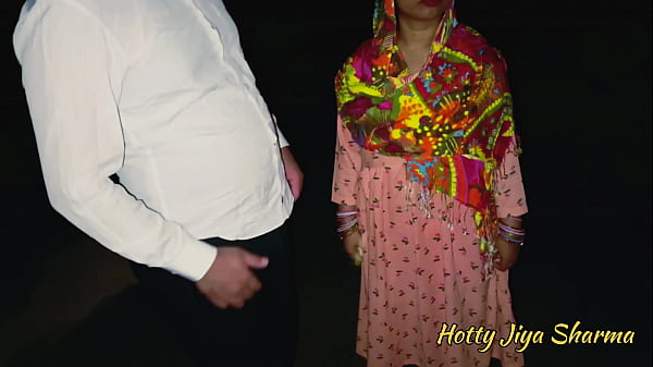 Pasangan Desi Kulhad Pizza Rekam Aksi Mesra Malam Hari Dengan Istri Tetangga Di Luar Ruangan.