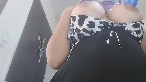 Arab Terseksi Berhijab, Istri Nakal Tampilkan Bokong Dan Muncrat Di Webcam Demi Uang