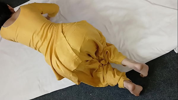 Mamak Gendutku Yang Montok Dan Menggoda Dalam Video Mesum Hindi