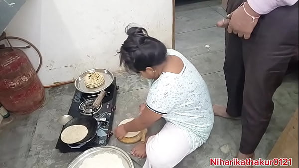 Ibu Tiri India Yang Seksi Di Dapur