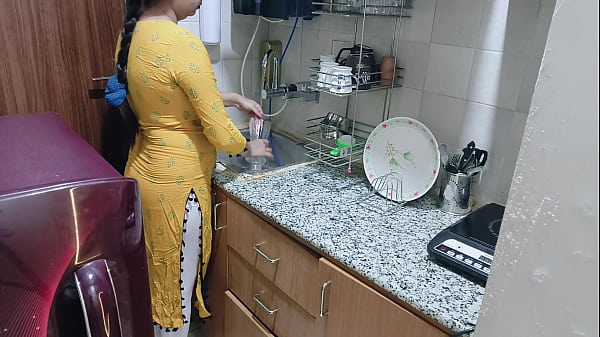 Ketemu Ibu Tiri Lagi Mesum Di Dapur – Film Panas Hindi