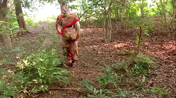 Malam Natal Liar: Radhika India Beraksi Di Hutan