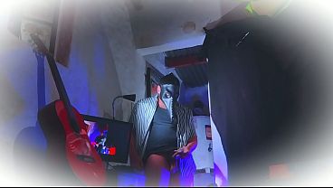 Kostum Dokter Kuno Bergaris – Sensual N1 – Menggesek Gitar Yamaha C80 Dengan Kontol Besar
