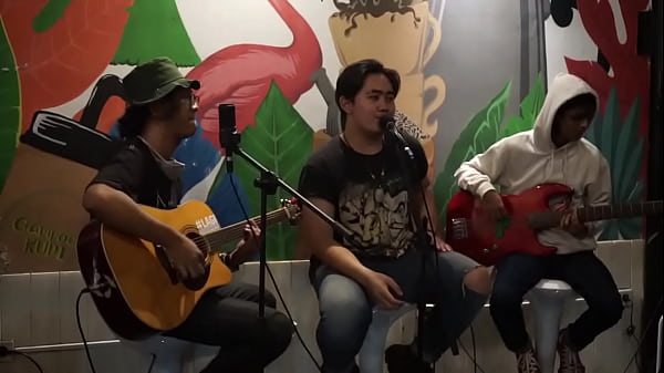 Iwan Fals Bikin Meleleh Di Panggung – Penampilan Live Yang Bikin Bergoyang