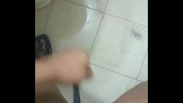 Kamar Mandi Panas: Jari-jari Menggoda Dan Gadis Desi Bergoyang