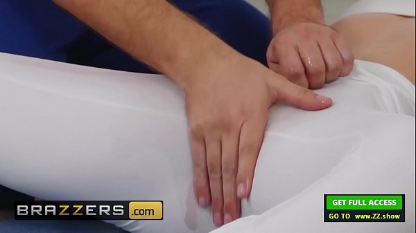 Lacy Lennon Dan Keiran Lee: Goyangan Panas Di Matras Yoga