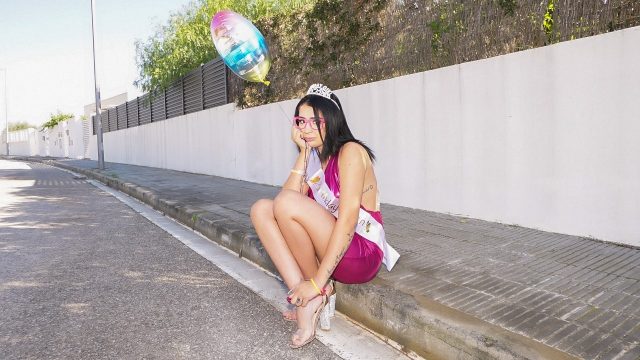 Gadis Ultah Yang Tak Kenal Malu