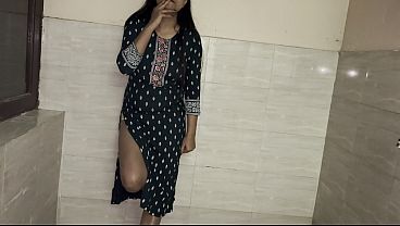 Devar Nangkep Bhabhi Lagi Ngerokok Sendiri, Tiap Hari Kontolnya Ngentot Pantat Dan Memek Bhabhi India