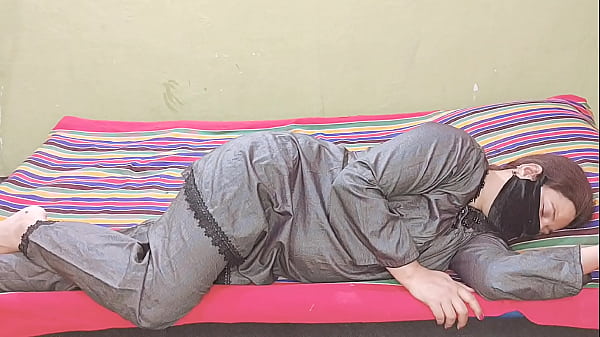 Bhabhi Pakistan Diharduki Ganas Dari Belakang Dengan Suara Desi Hindi Yang Menggairahkan