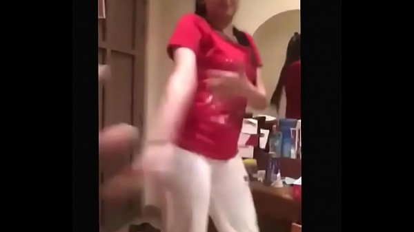 Gadis India Seksi Menggoyang Tubuh Bersama Teman-teman