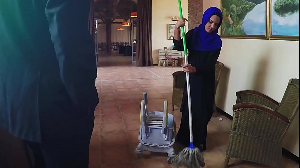 Pembersih Miskin Dijebak Bos Dengan Uang Ekstra Untuk Layanan Seks