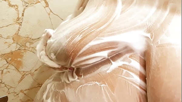 Desi Bhabhi Lagi Mandi Basah Kuyup, Siap Digoyang