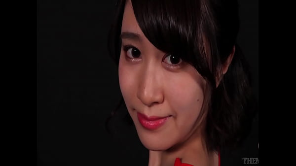 Gadis Seksi Dengan Payudara Menggoda Dalam Balutan Merah, Menggoda Dengan Pose Nakal!