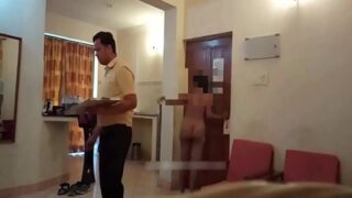 Berani Banget, Tante Tamil Telanjang Bulat Di Depan Pelayan, Bikin Ngiler.