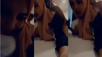 Cewek Hijab Ngewe Doggy Seru Di Hotel, Ngenyangin Banget