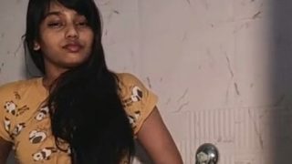 Desi Cewek Lagi Mandi, Baju Dibuka, Langsung Basah Kuyup, Siap Digarap.