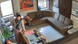 Kepala Sekolah Dihisab Di Kamar Kabinnya, Video Panas India Viral