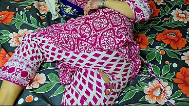 Ibu Tiri Celana Sobek, Anak Tiri Ngewe Memek Montok Sambil Mainin Pantat Bundar.