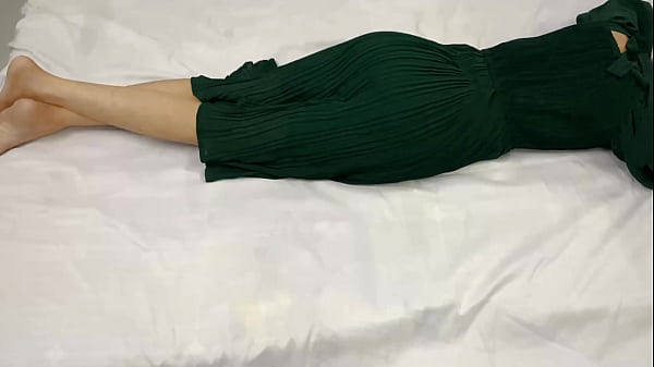 Adik Tiri Ku Yang Baru 18 Tahun Sendirian Di Kamar, Aku Pun Masuk Ke Kamarnya Dan Memuaskan Nafsu Di Malam Hari.