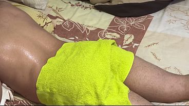 Ibu Mertua Montok Bantuin Mantu, Pijatan Berubah Jadi Panas Dan Basah