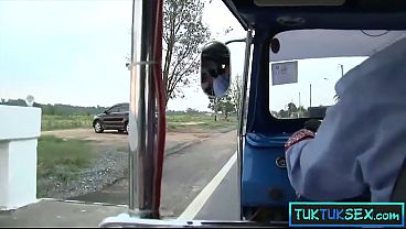 Milf Thailand Amatir Digaet Dari Pinggir Jalan, Langsung Digebuk Di Perjalanan.