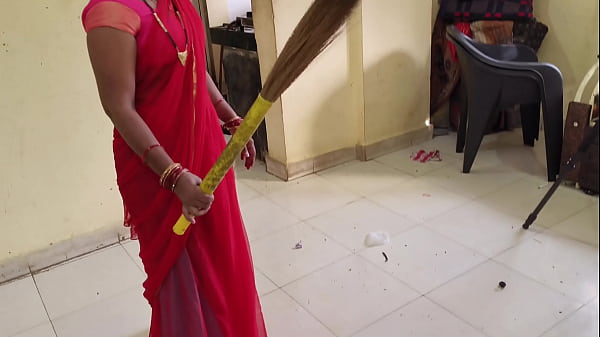 Desi Bhabi Pasang Badan Sama Majikan Pas Lagi Beberes Rumah, Crot Di Mana-mana