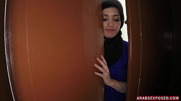 Turis Amerika Ngidam Memek Arab.