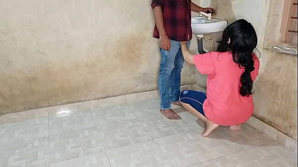 Bhabhi Ne Jawaan Plumber Se Apni Choot Ki Pyaas Bujhayi, Xxx Plumber Sex Hindi Mein Garam Awaaz Mein!