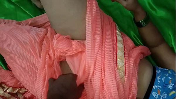 देसी सविता की चूत फाड़ के चोद रहा हूँ