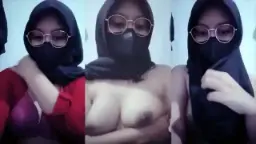 Hijab Abg Toge Kacamata Live Barbar, Goyangannya Bikin Makin Greget.