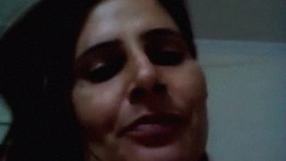 Selfie Telanjang Penuh, Desi Sange Menggoda Dengan Tubuh Kencangnya.