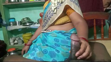 Desahan Panas Ibu Tiri Dan Anak Tiri Di Desa, Rekaman Rumah Sendiri Bikin Makin Liar.