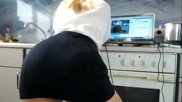 Muncratin Jari Kemaluan Sendiri Pas Live Webcam, Sambil Ngeliatin Kontol