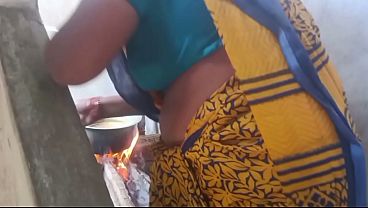 Ibu Rumah Tangga India Lagi Sange Berat Sama Tetangga.